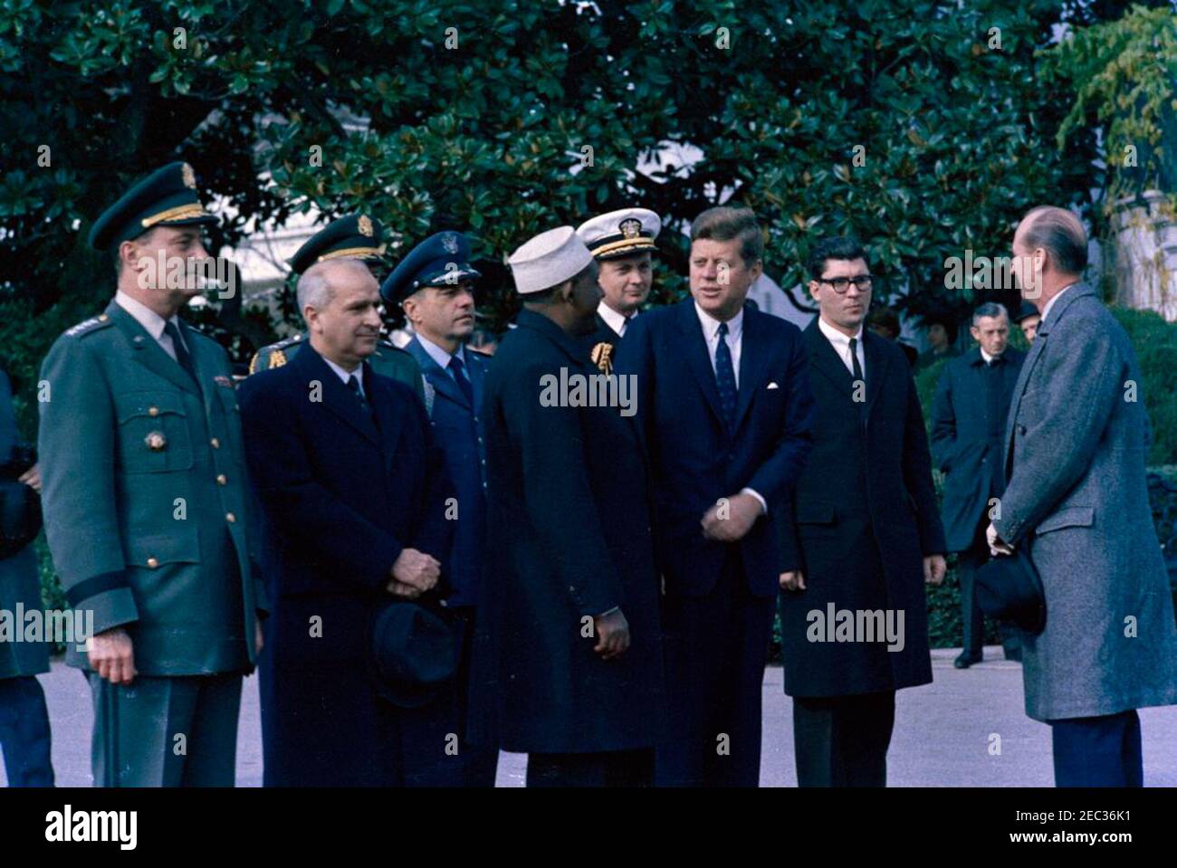 Arrival ceremonies for Abdirashid Ali Shermarke, Prime Minister of the Somali Republic, 11:45AM. President John F. Kennedy stands with Prime Minister of the Somali Republic, Dr. Abdirashid Ali Shermarke, following Prime Minister Shermarkeu0027s arrival at the White House. Left to right (in foreground): Chief of Staff of the United States Army, General Earle G. Wheeler; U.S. Deputy Assistant Secretary of State for African Affairs, Henry J. Tasca; Military Aide to President Kennedy, General Chester V. Clifton (in back, mostly hidden); Air Force Aide to President Kennedy, Brigadier General Godfr Stock Photo