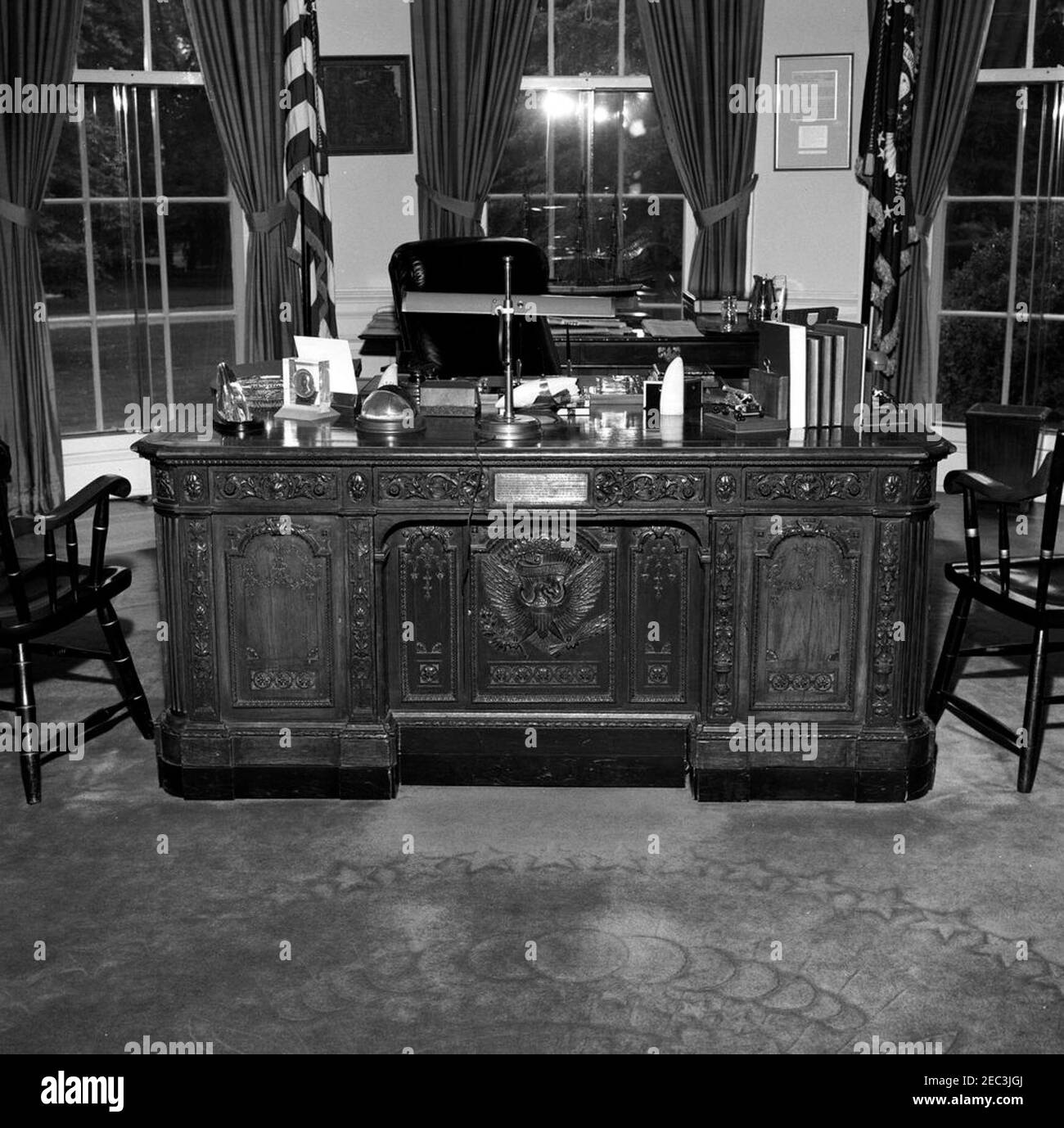 White House Rooms Oval Office, Presidentu2019s desk. View of President