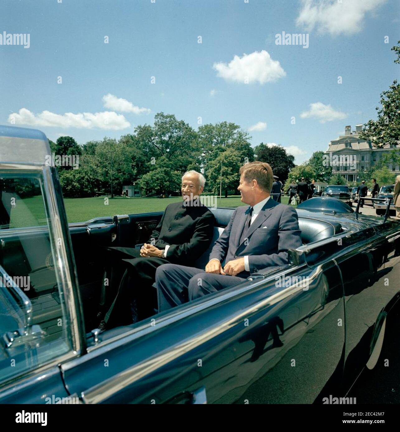 Parade in honor of Dr. Sarvepalli Radhakrishnan, President of India, 12 ...