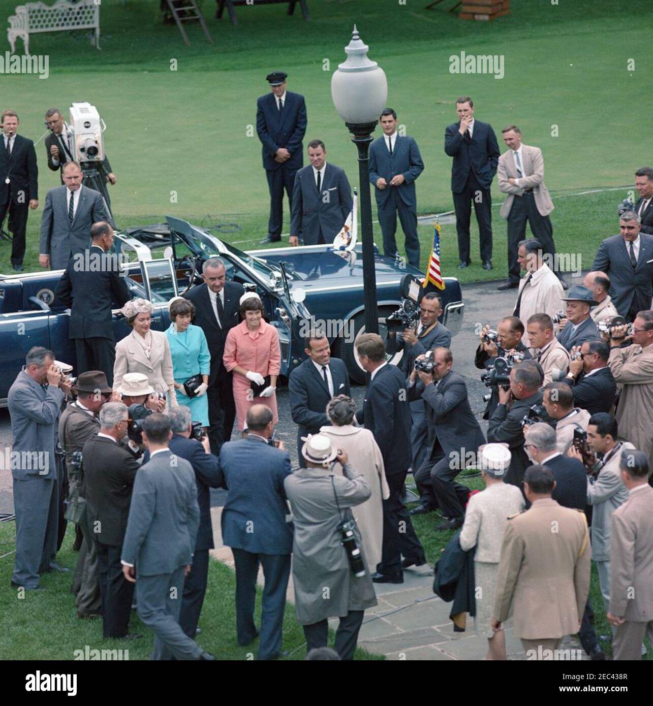 Presentation of the National Aeronautics and Space Administration (NASA) Distinguished Service Medal (DSM) to Astronaut Major L. Gordon Cooper, 12:15PM. President John F. Kennedy (center) greets astronaut Major L. Gordon Cooper and his family on the walkway outside the Oval Office upon their arrival at the White House for Major Cooperu2019s National Aeronautics and Space Administration (NASA) Distinguished Service Medal (DSM) presentation ceremony. Standing behind Major Cooper are his wife, Trudy, and his daughters, Camala and Janita. Hattie Cooper, mother of Major Cooper, stands next to Pres Stock Photo