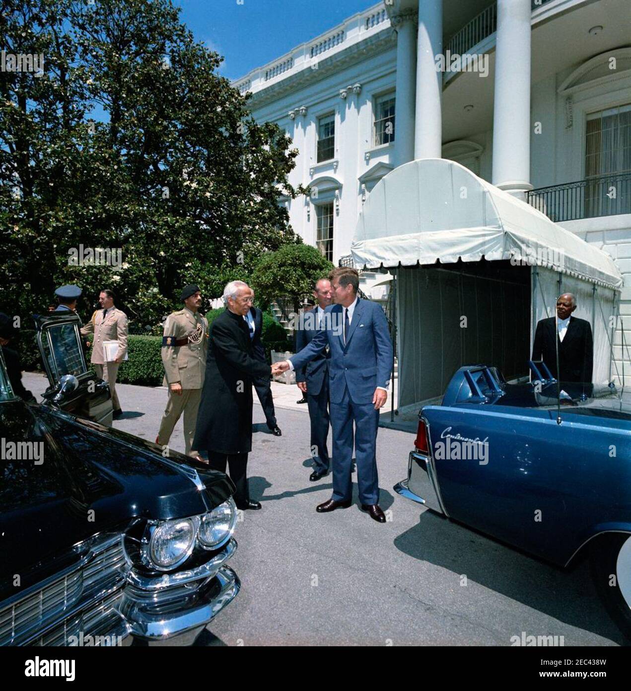 Parade in honor of Dr. Sarvepalli Radhakrishnan, President of India, 12 ...