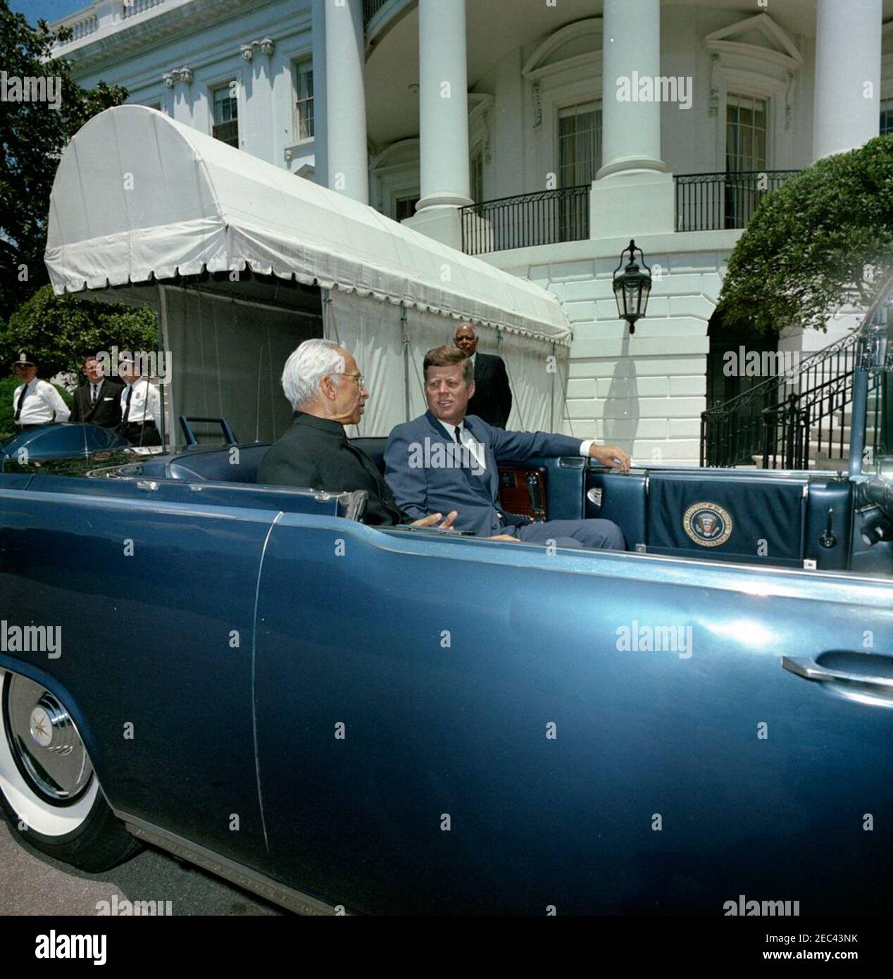 Parade in honor of Dr. Sarvepalli Radhakrishnan, President of India, 12 ...