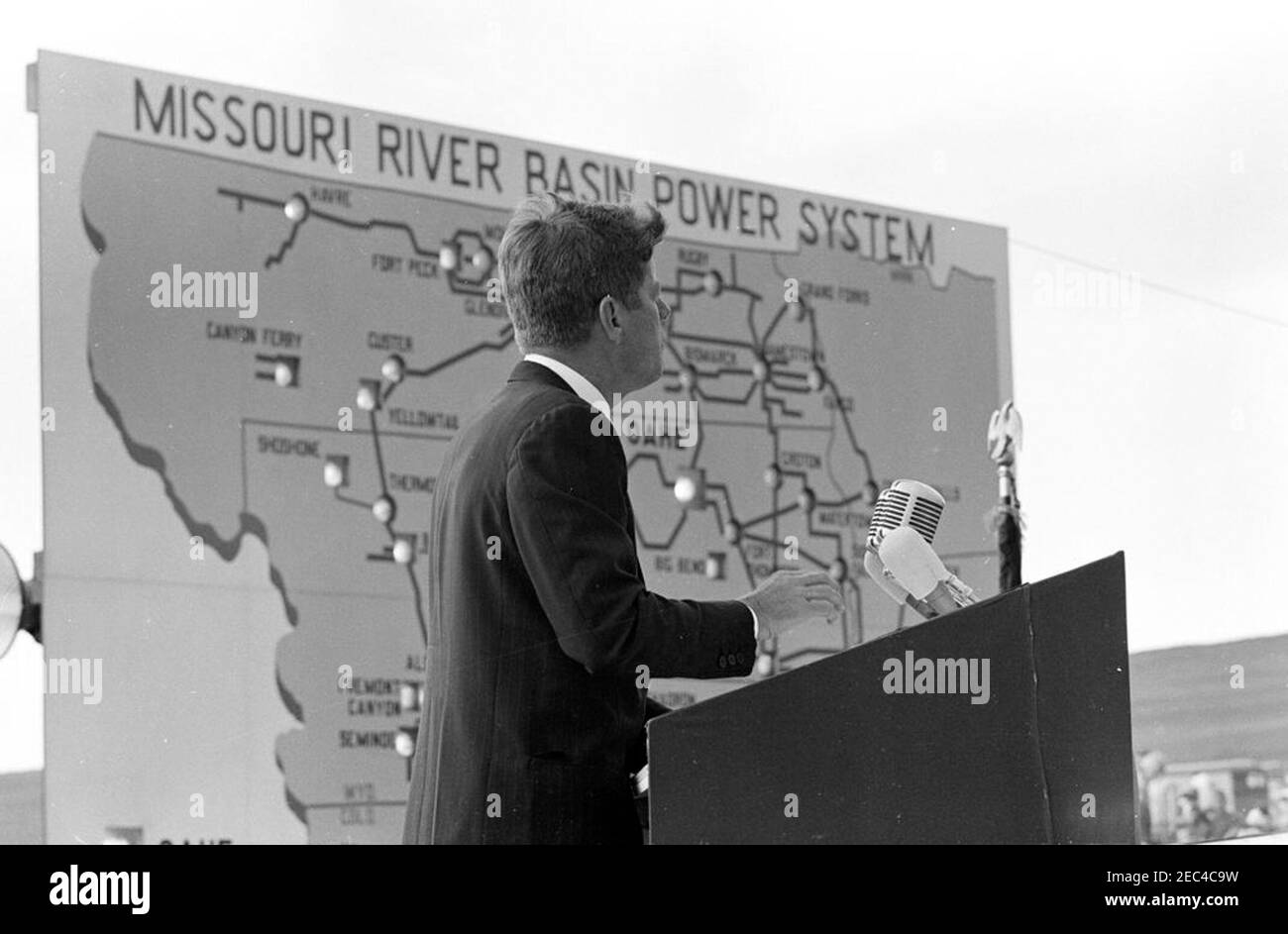 Trip to Western States: Pierre, South Dakota (Oahe Dam), 10:25AM. President John F. Kennedy (at lectern) delivers remarks at the dedication of the Oahe Dam and Reservoir, on the banks of the Missouri River, near Pierre, South Dakota. Stock Photo