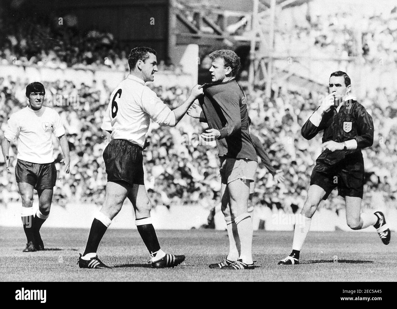 Page De Magazine Dédicacée Par Dave MacKay - Légende Du Football écossais (Tottenham, Hearts, Derby)