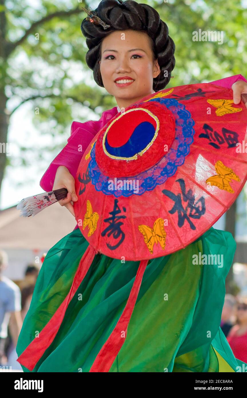 Korean dancers during a festival in the Toronto waterfront, Canada ...