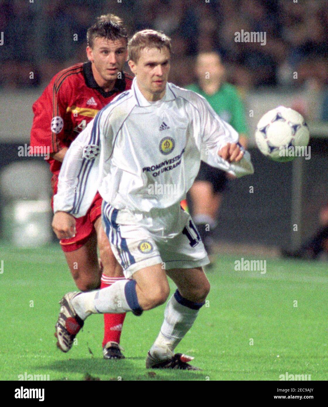 Leverkusen Germany 29.9.1999, Football: UEFA Champions League Season 1999/ 2000 Bayer 04 Leverkusen (B04, red) vs Dinamo Kiev (KIV, white) 1:1 -  Sergeij REBROV (KIV), Bernd SCHNEIDER (B04 Stock Photo - Alamy