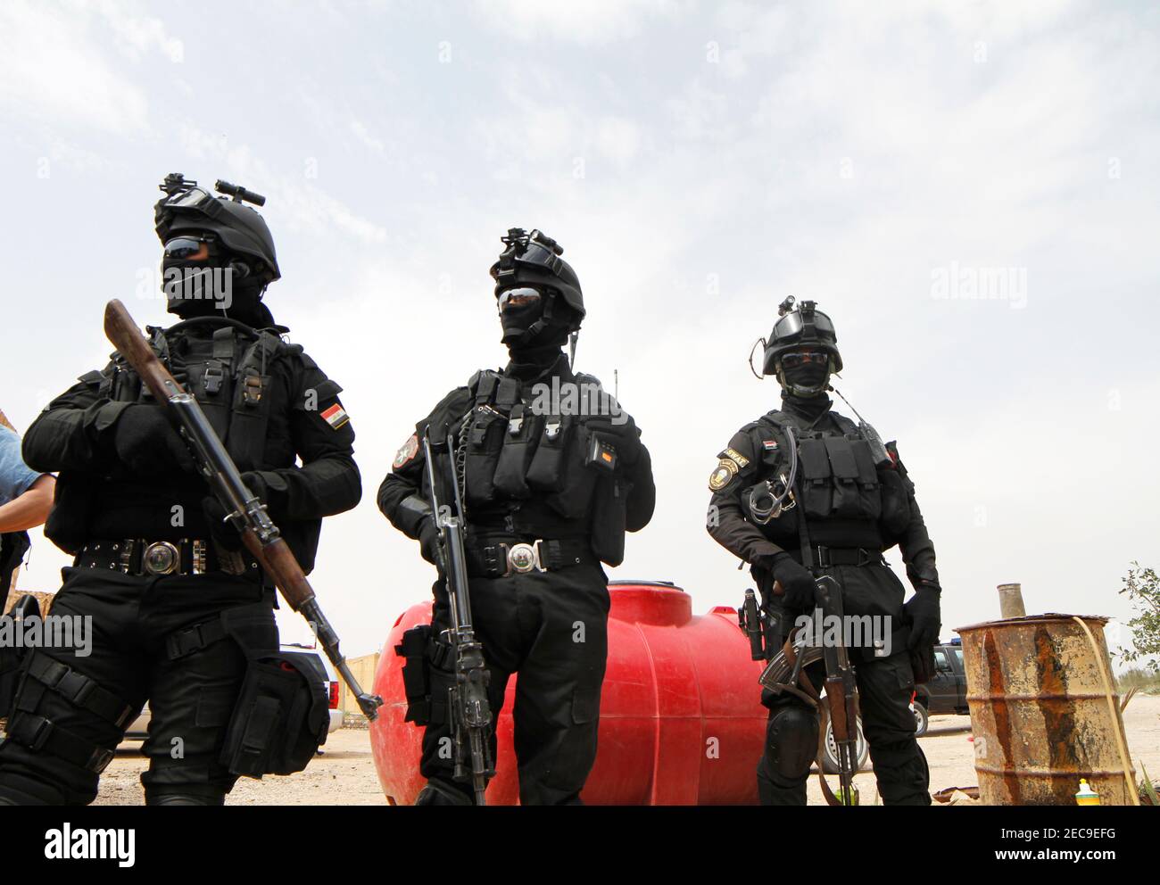 Iraqi SWAT team guarding visitors at the Al-Ukhaidir desert fortress. Stock Photo