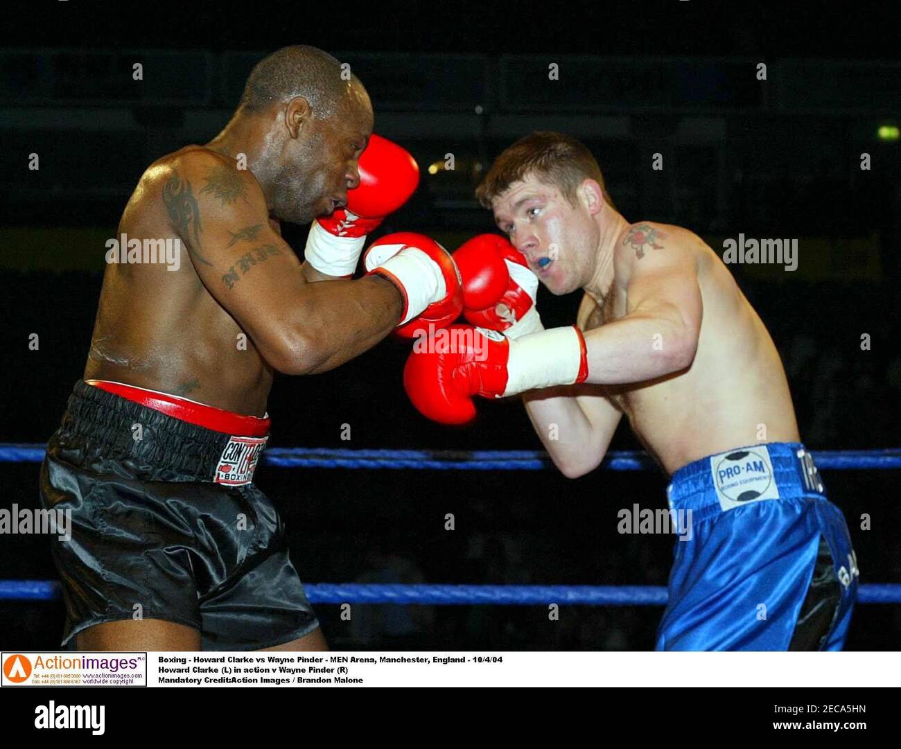 Boxing Howard Clarke Vs Wayne Pinder Men Arena Manchester England 10 4 04 Howard Clarke L In Action V Wayne Pinder R Mandatory Credit Action Images Brandon Malone Stock Photo Alamy