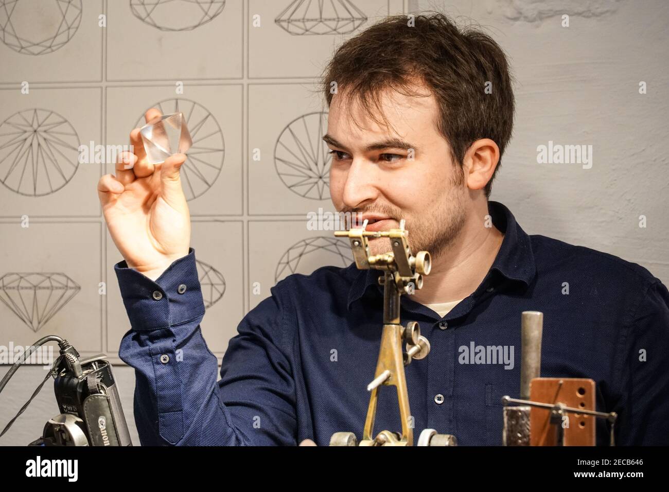 Presentation about diamond shapes and diamond cutting tools and