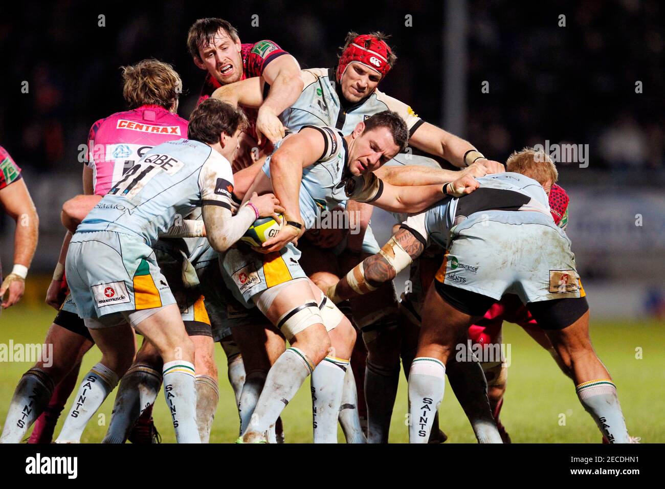Rugby Union - Exeter Chiefs v Northampton Saints LV= Cup Pool Stage Matchday Four - Sandy Park - 2/2/13 Northampton Saints' Phil Dowson (C) offloads to team mate Lee Dickson (L) Mandatory Credit: Action Images / James Benwell Livepic Stock Photo