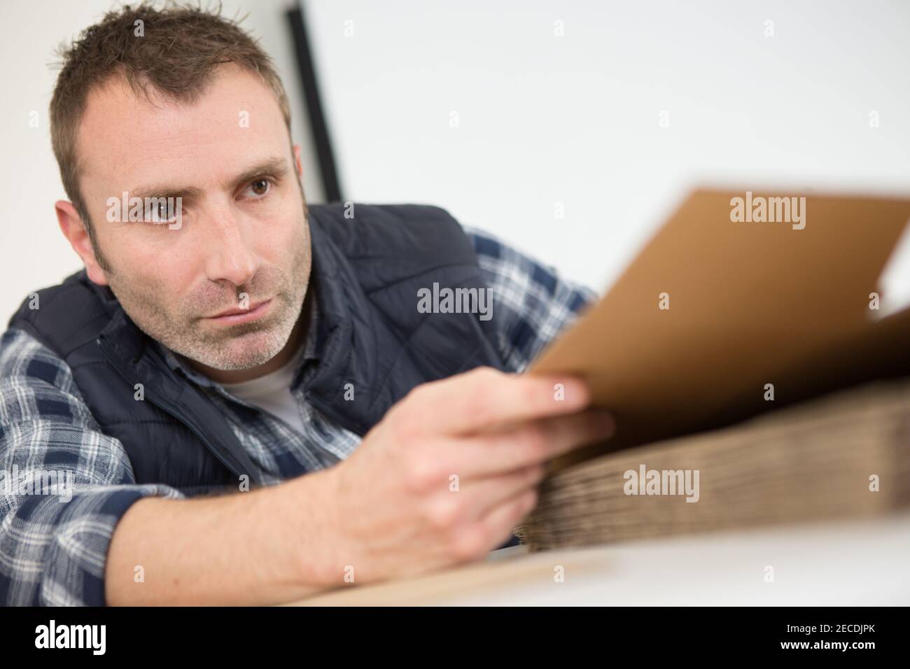 a man packing a card box Stock Photo Alamy