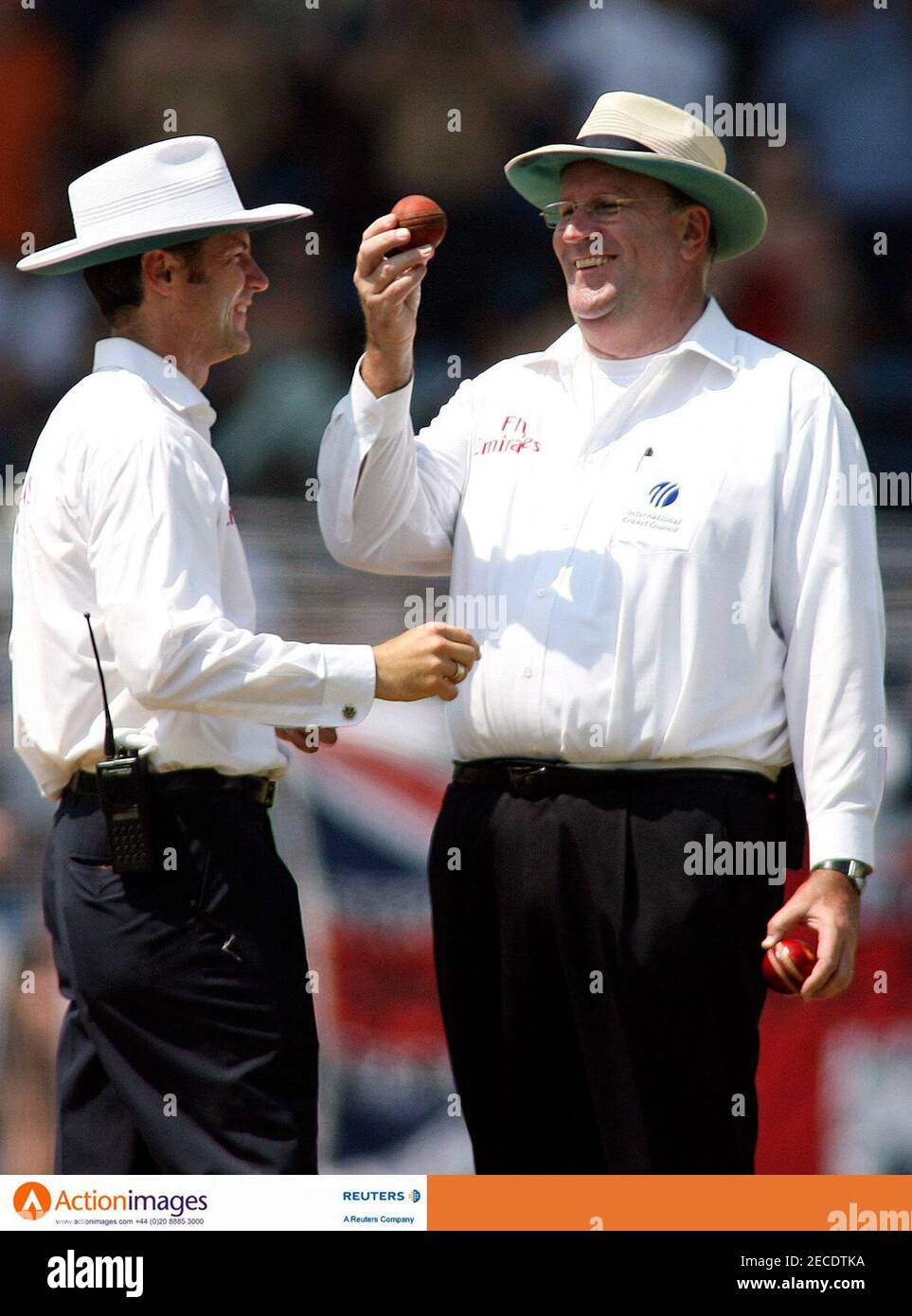 Cricket - India v England Third Test - Mumbai, India - 20/3/06 Umpires Darrell Hair and Simon Taufel share a joke. Mandatory Credit: Action Images / Jason O'Brien Livepic Stock Photo - Alamy Cricket - India v England Third Test - Mumbai, India - 20/3/06 Umpires Darrell Hair and Simon Taufel share a joke. Mandatory Credit: Action Images / Jason O'Brien Livepic Stock Photo - Alamy