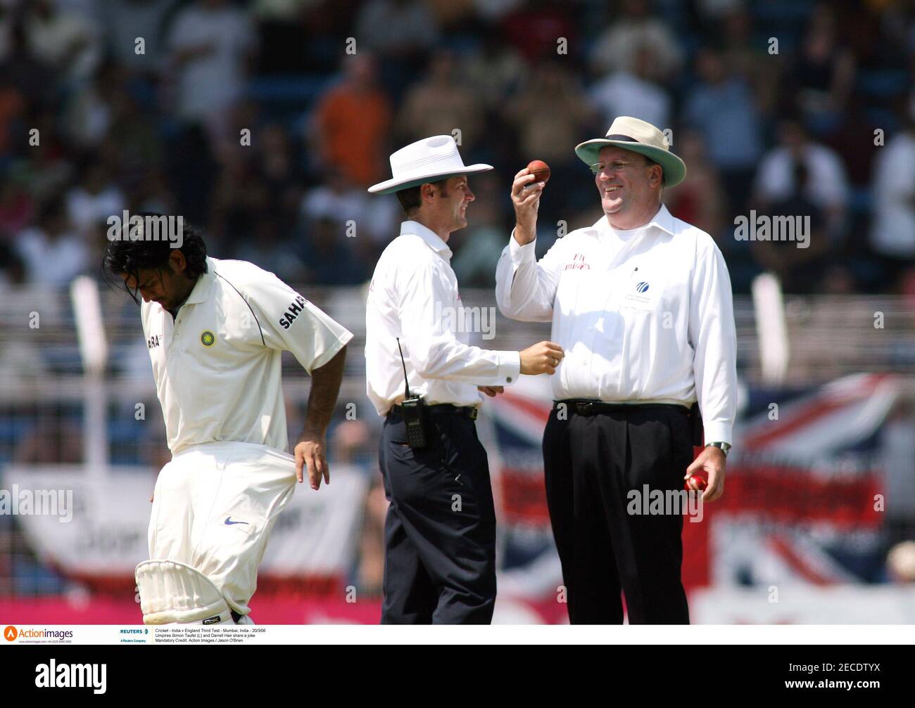 Cricket - India v England Third Test - Mumbai, India - 20/3/06 Umpires Simon Taufel (L) and Darrell Hair share a joke Mandatory Credit: Action Images / Jason O'Brien Stock Photo - Alamy Cricket - India v England Third Test - Mumbai, India - 20/3/06 Umpires Simon Taufel (L) and Darrell Hair share a joke Mandatory Credit: Action Images / Jason O'Brien Stock Photo - Alamy