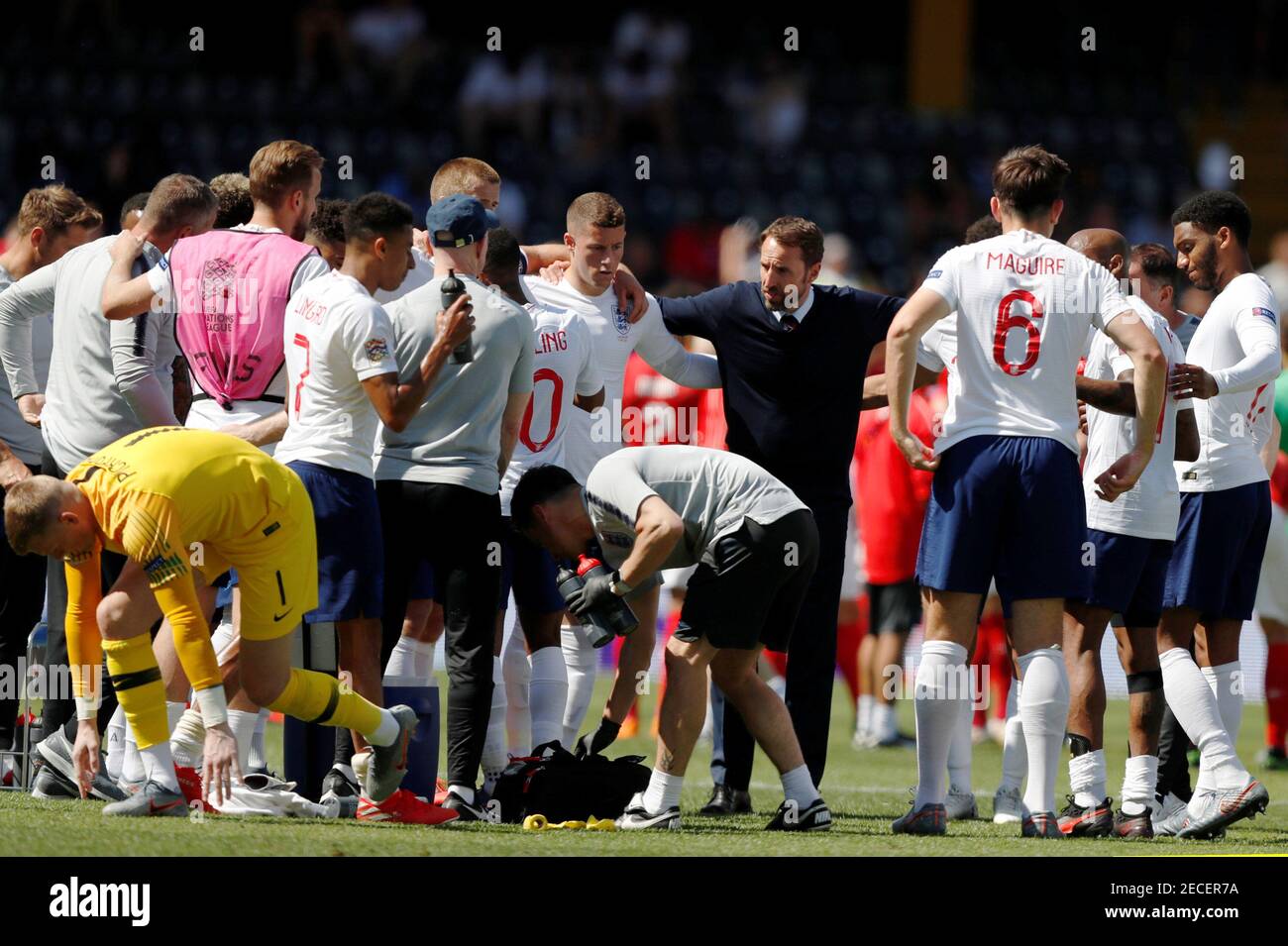 Soccer Football - UEFA Nations League - Third Place Play Off - Switzerland  v England - Estadio D. Afonso Henriques, Guimaraes, Portugal - June 9, 2019  England manager Gareth Southgate gives instructions
