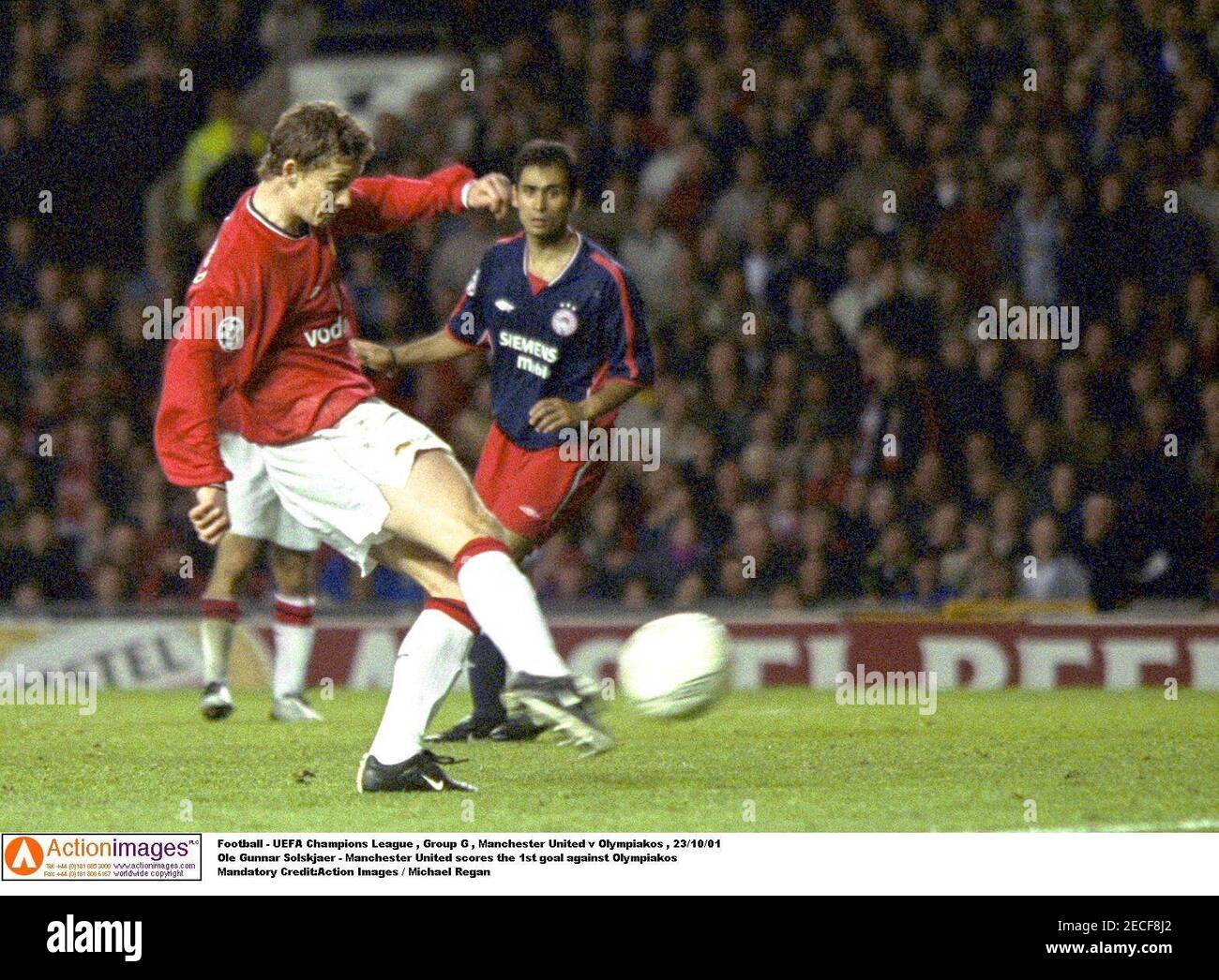 Football - UEFA Champions League , Group G , Manchester United v Olympiakos  , 23/10/01 Ole Gunnar Solskjaer - Manchester United scores the 1st goal  against Olympiakos Mandatory Credit:Action Images / Michael Regan Stock  Photo - Alamy