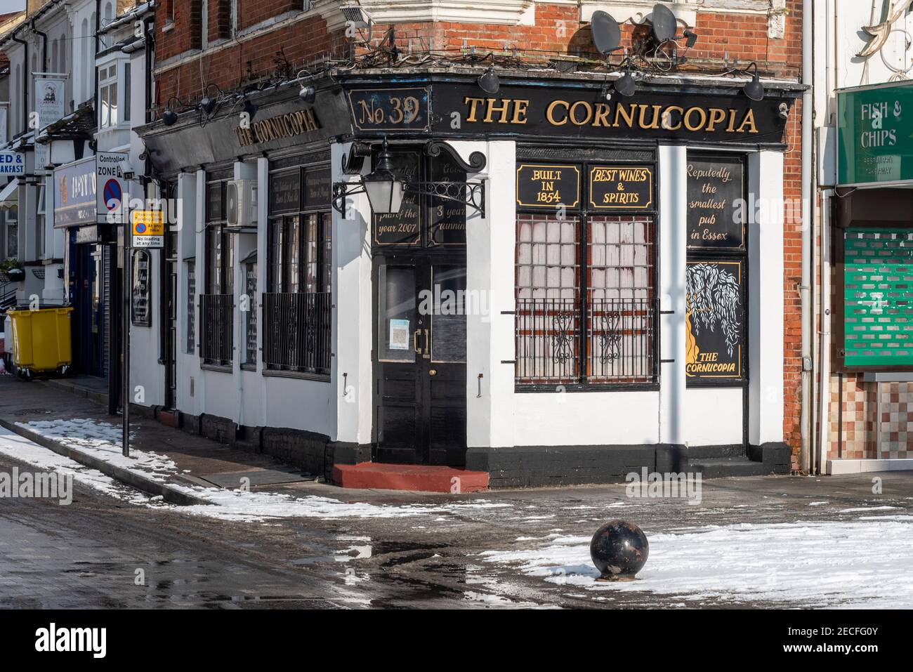 The Cornucopia pub in Southend on Sea, Essex, UK, with snow from Storm Darcy. Possibly the smallest pub in Essex. Icy pavement Stock Photo