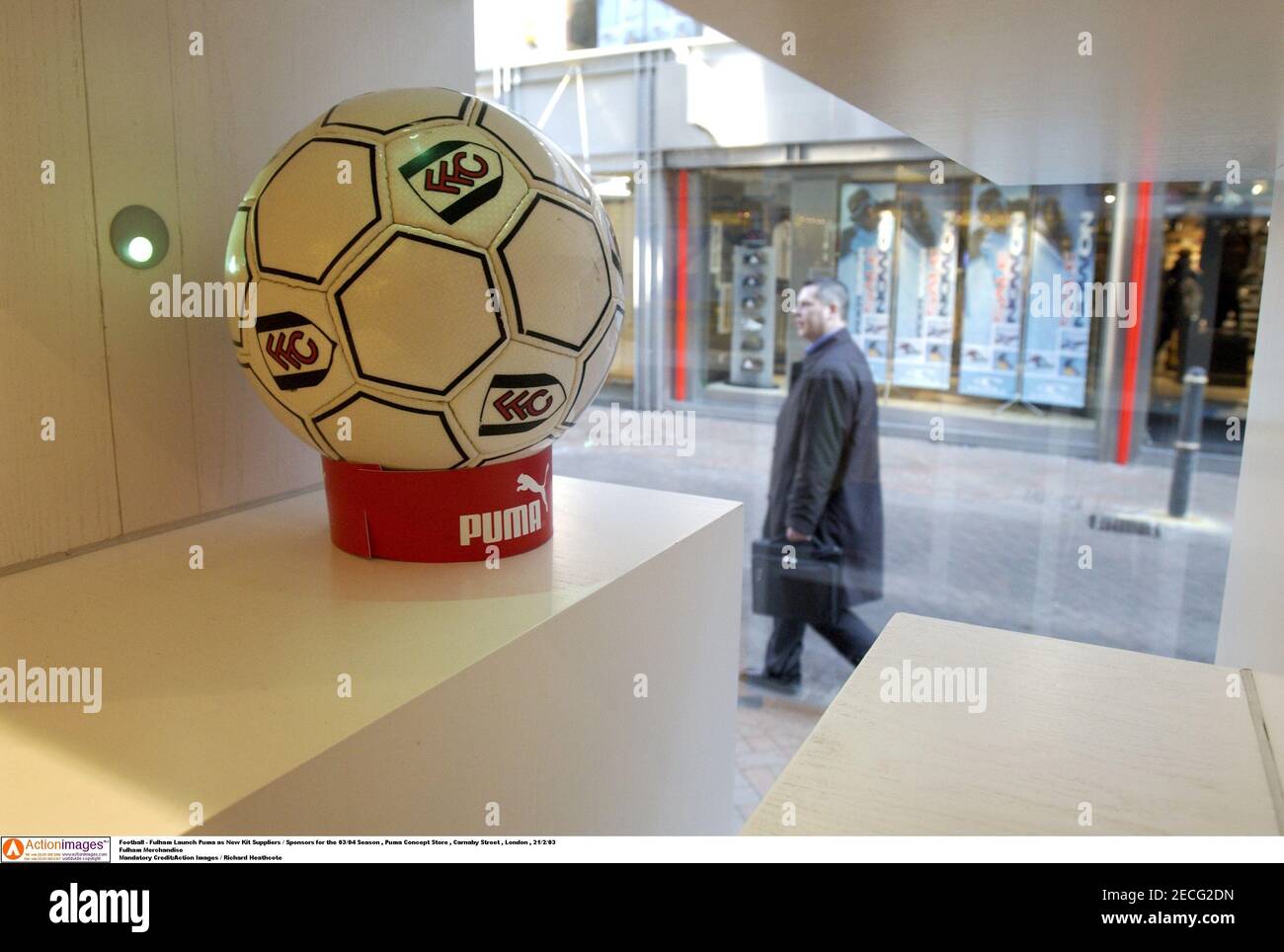 Launch their new kit for season hi-res stock photography and images - Page  2 - Alamy
