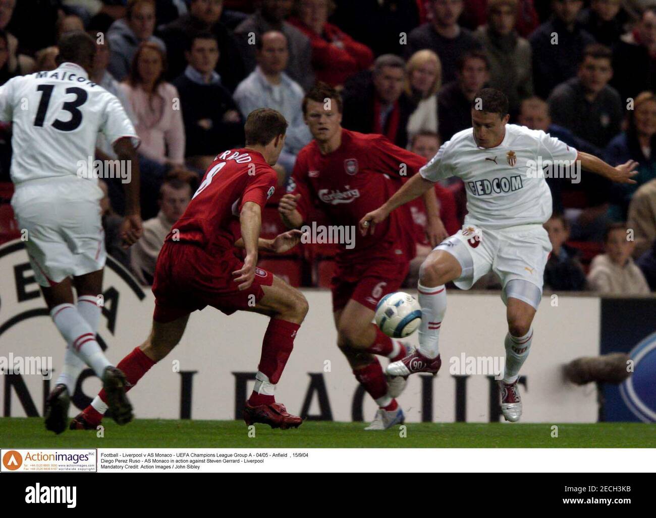 Football - Liverpool v AS Monaco - UEFA Champions League Group A - 04/05 -  Anfield , 15/9/04 Diego Perez Ruso - AS Monaco in action against Steven  Gerrard - Liverpool Mandatory Credit: Action Images / John Sibley Stock  Photo - Alamy