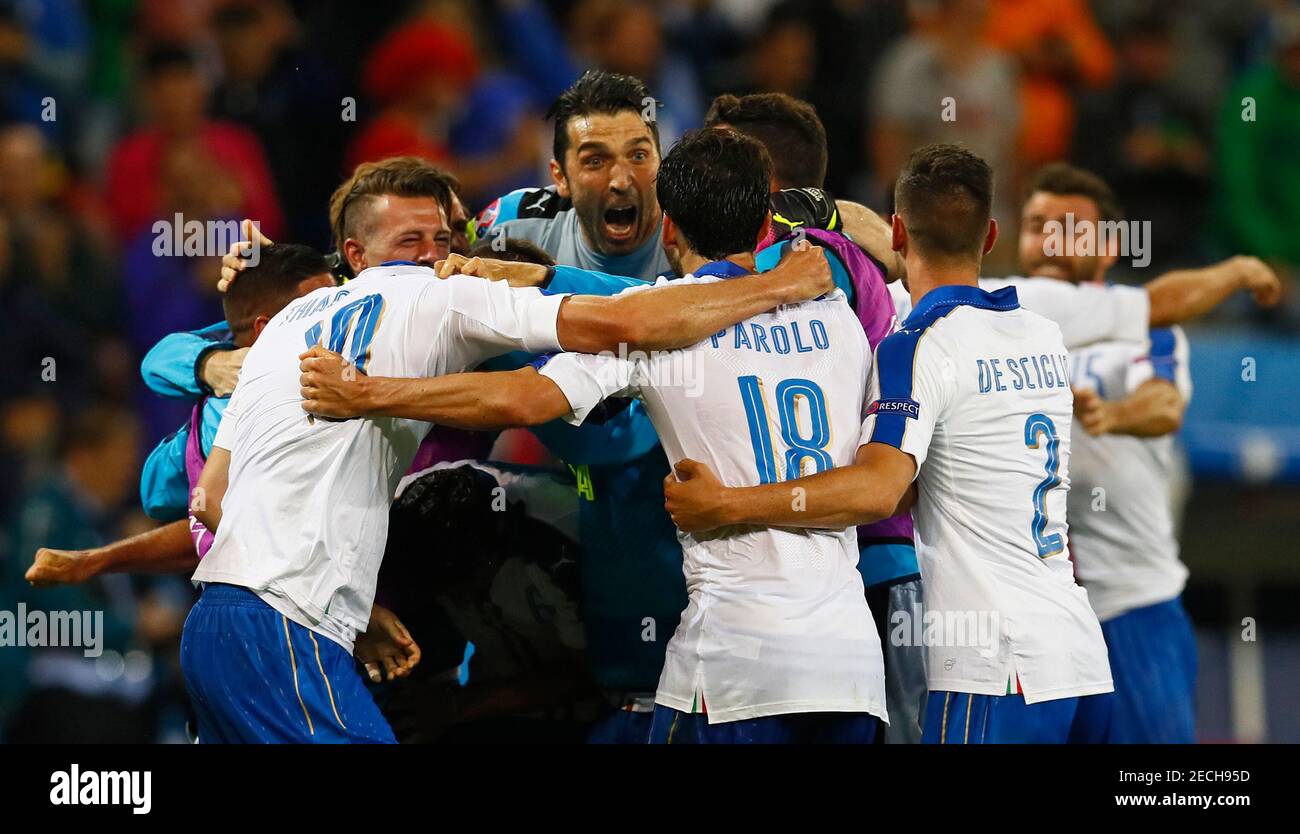 Football Soccer Belgium V Italy Euro 16 Group E Stade De Lyon Lyon France 13 6 16 Italy S Graziano Pelle Celebrates After Scoring Their Second Goal With Gianluigi Buffon