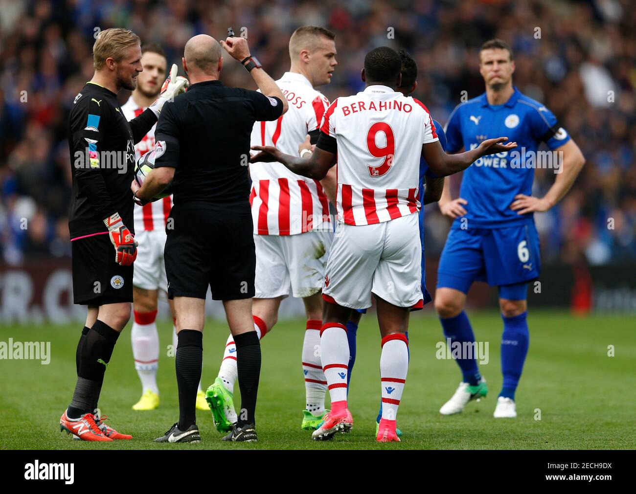 Britain Soccer Football Leicester City V Stoke City Premier League King Power Stadium 1 4 17 Stoke City S Saido Berahino And Team Mates Talk To Referee Lee Mason After A