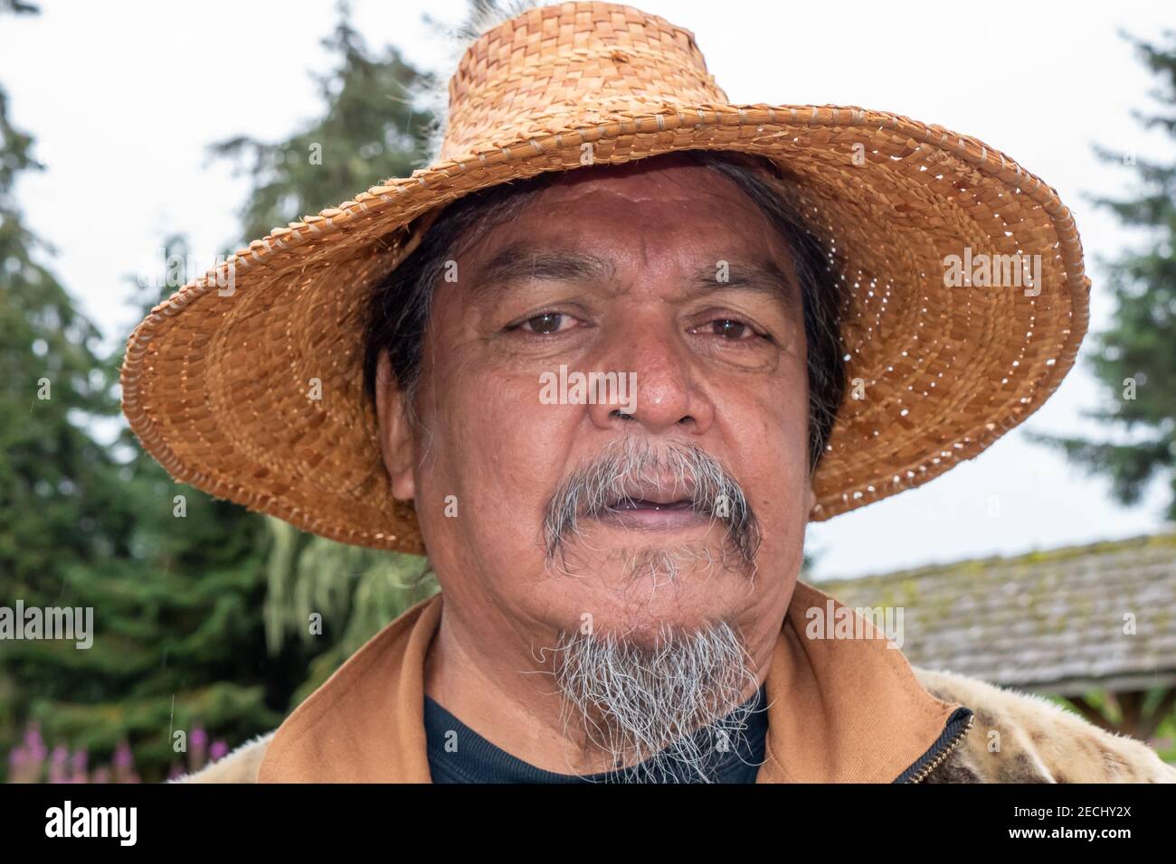 Alaskan Elder with traditional cedar bark hat Stock Photo Alamy