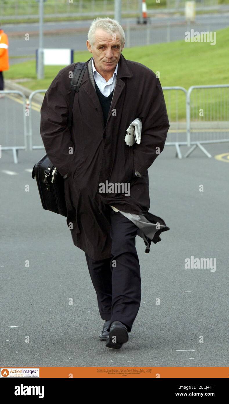 Football - Roy Keane Disciplinary Hearing - Reebok Stadium - Bolton -  15/10/02 Eamonn Dunphy - Ghostwriter for Roy Keane arrives at the  Disciplinary Hearing Mandatory Credit:Action Images / Darren Walsh LivePic  Stock Photo - Alamy