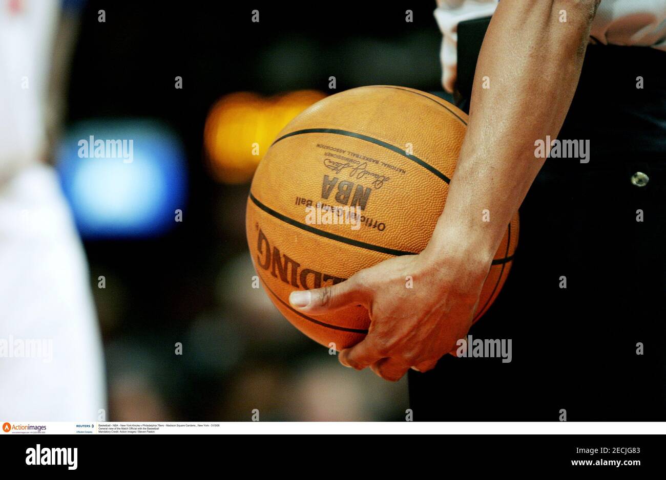 Basketball - NBA - New York Knicks v Philadelphia 76ers - Madison Square  Gardens , New York - 31/3/06 General view of the Match Official with the  Basketball Mandatory Credit: Action Images / Steven Paston Stock Photo -  Alamy