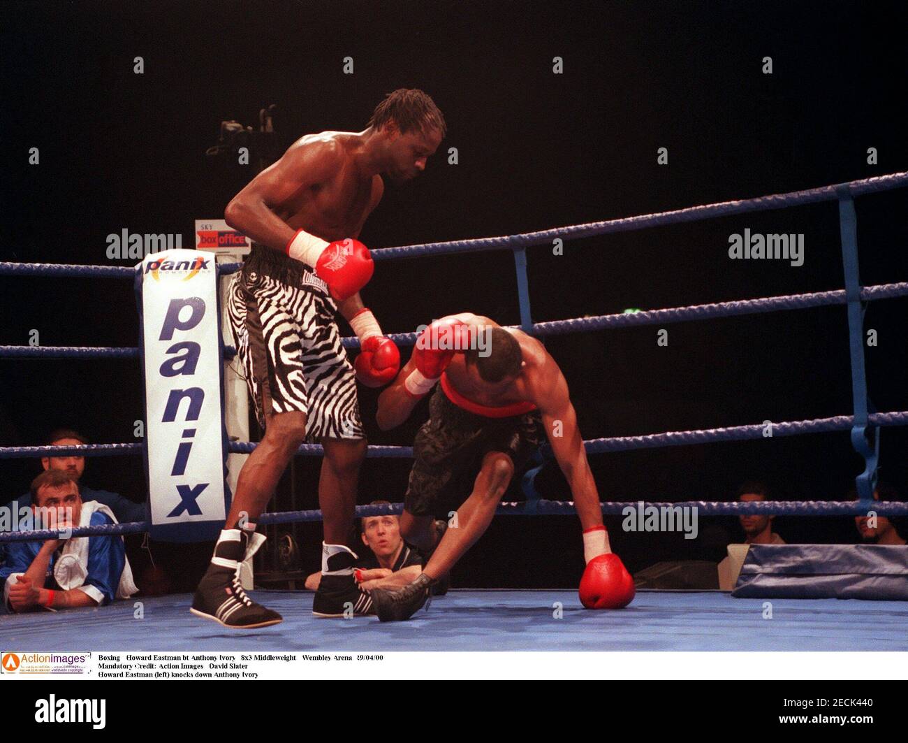 Boxing Howard Eastman Bt Anthony Ivory 8x3 Middleweight Wembley Arena 29 04 00 Mandatory Credit Action Images David Slater Howard Eastman Left Knocks Down Anthony Ivory Stock Photo Alamy Boxing Howard Eastman Bt Anthony Ivory 8x3 Middleweight Wembley Arena 29 04 00 Mandatory Credit Action Images David Slater Howard Eastman Left Knocks Down Anthony Ivory Stock Photo Alamy