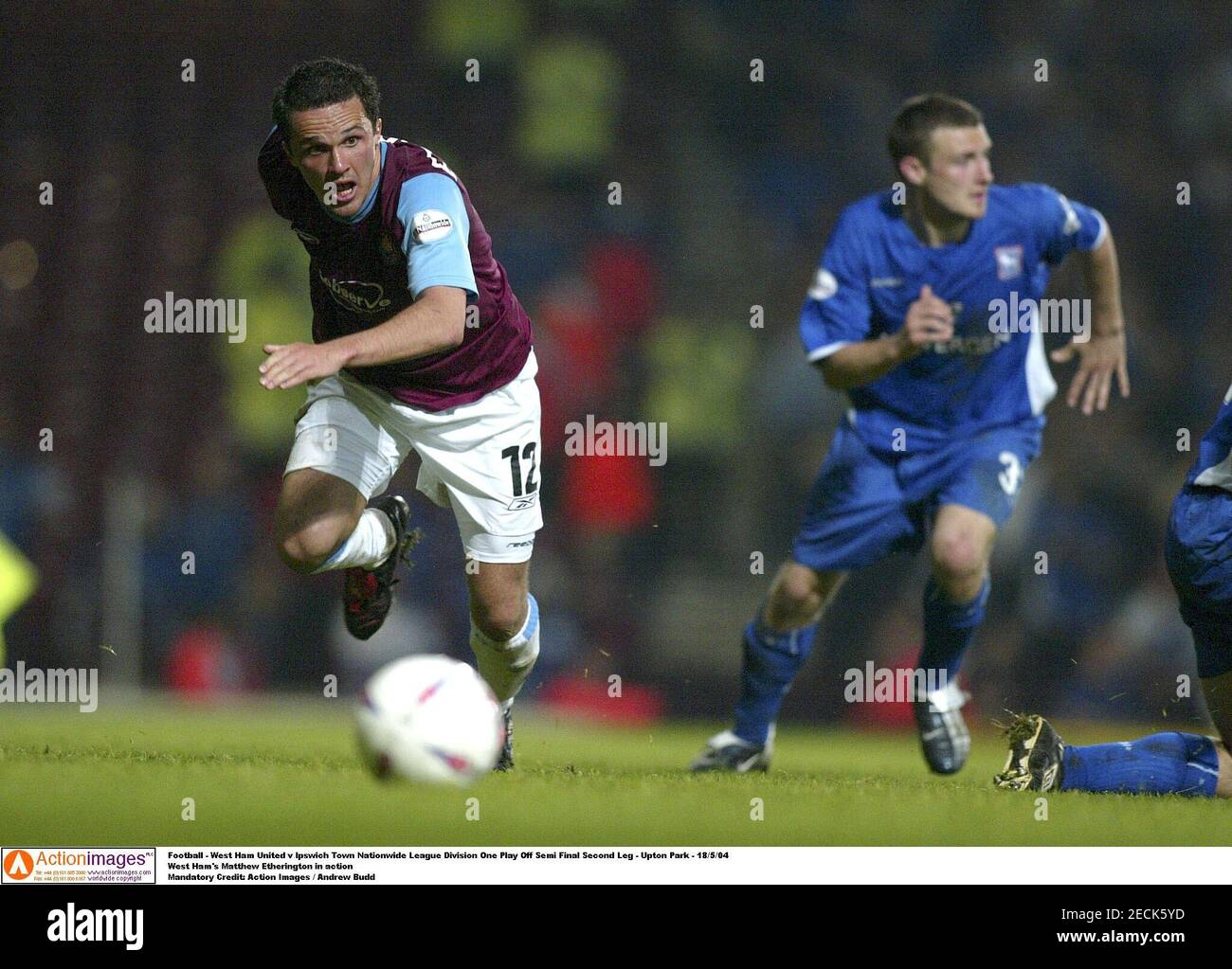 Football - West Ham United v Ipswich Town Nationwide League Division One Play Off Semi Final Second Leg - Upton Park - 18/5/04  West Ham's Matthew Etherington in action  Mandatory Credit: Action Images / Andrew Budd Stock Photo