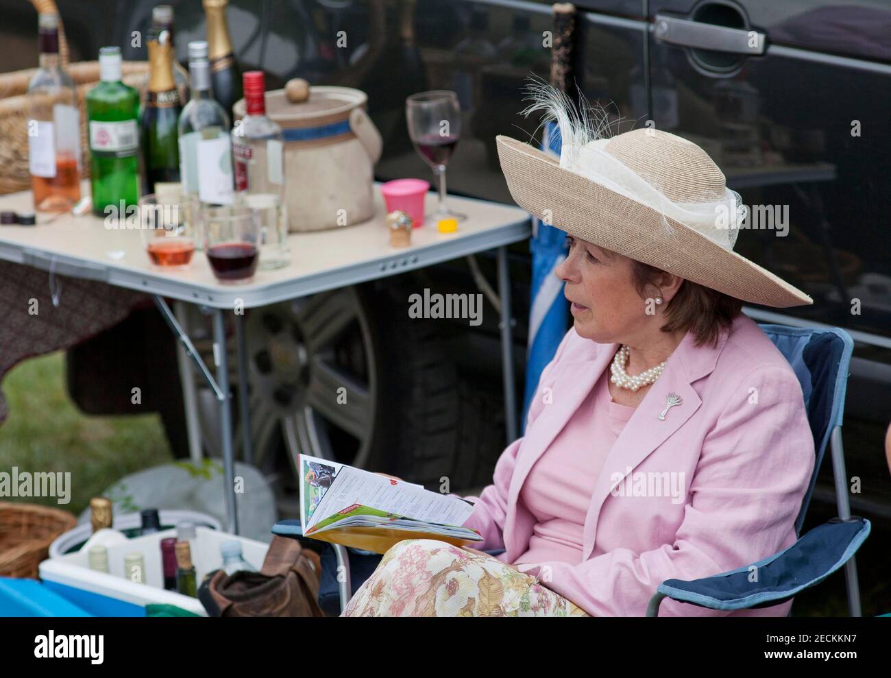 Goodwood horse racing hi-res stock photography and images - Alamy