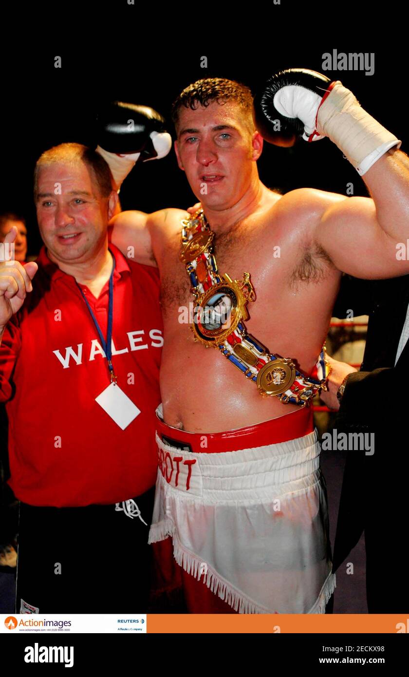 Boxing - Mark Krence v Scott Gammer - British Heavyweight Title -  Carmarthen Show Ground - 16/6/06 New British Heavyweight Champion Scott  Gammer Mandatory Credit: Action Images / Keith Williams Livepic Stock Photo  - Alamy