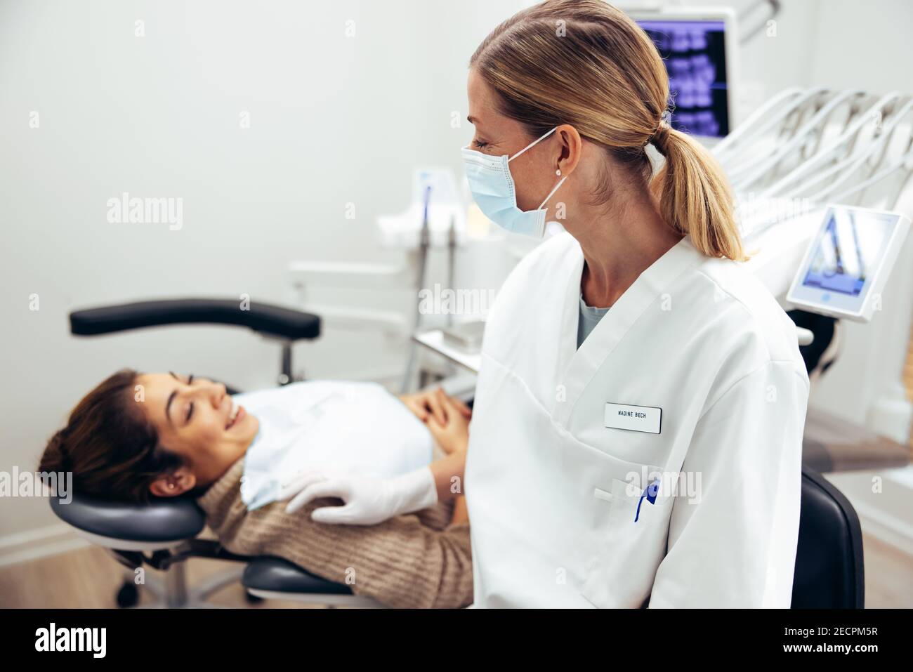Female dentist wearing face mask hires stock photography and images