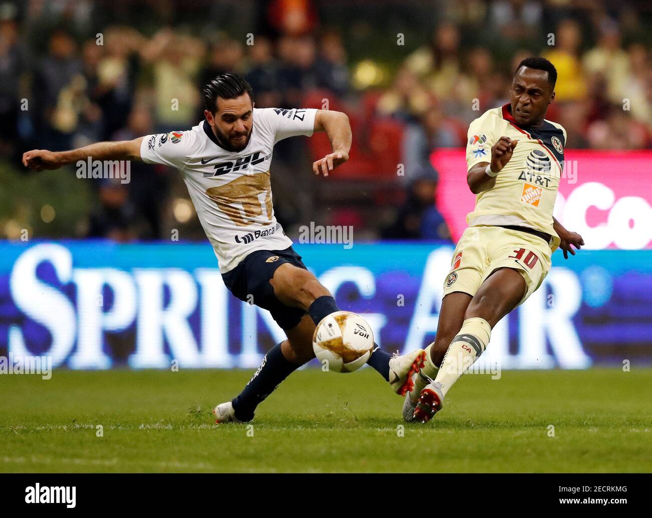 Soccer Football - Liga MX Semi Final Second Leg - America v Pumas, Azteca  Stadium, Mexico City, Mexico- December 9, 2018 Pumas' Luis Quintana in  action with America's Renato Ibarra REUTERS/Henry Romero