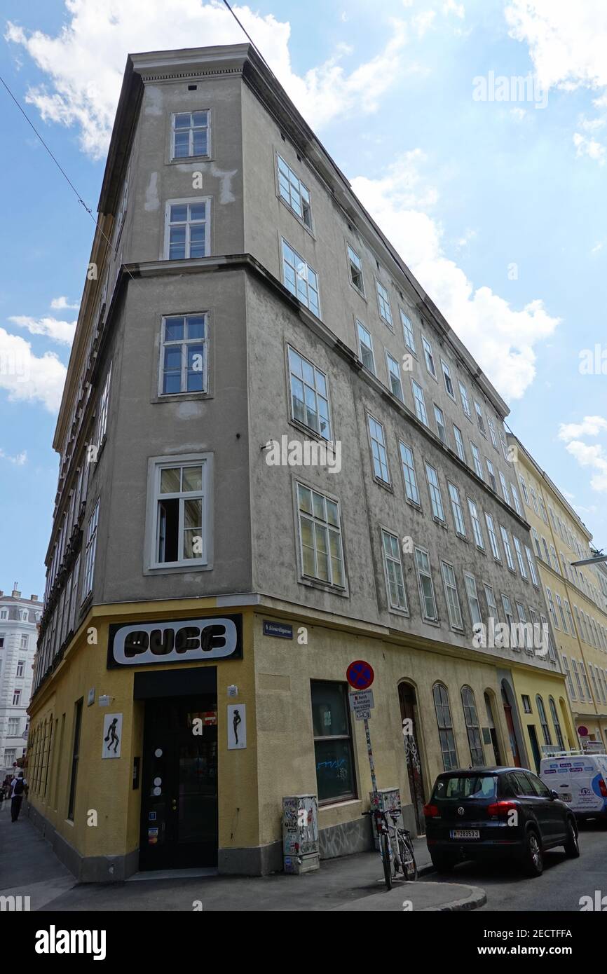 Wien 1060, Wohnhaus Girardigasse 10 Ecke Lehargasse, Architekt Eduard  Frauenfeld jun., um 1860 Stock Photo - Alamy