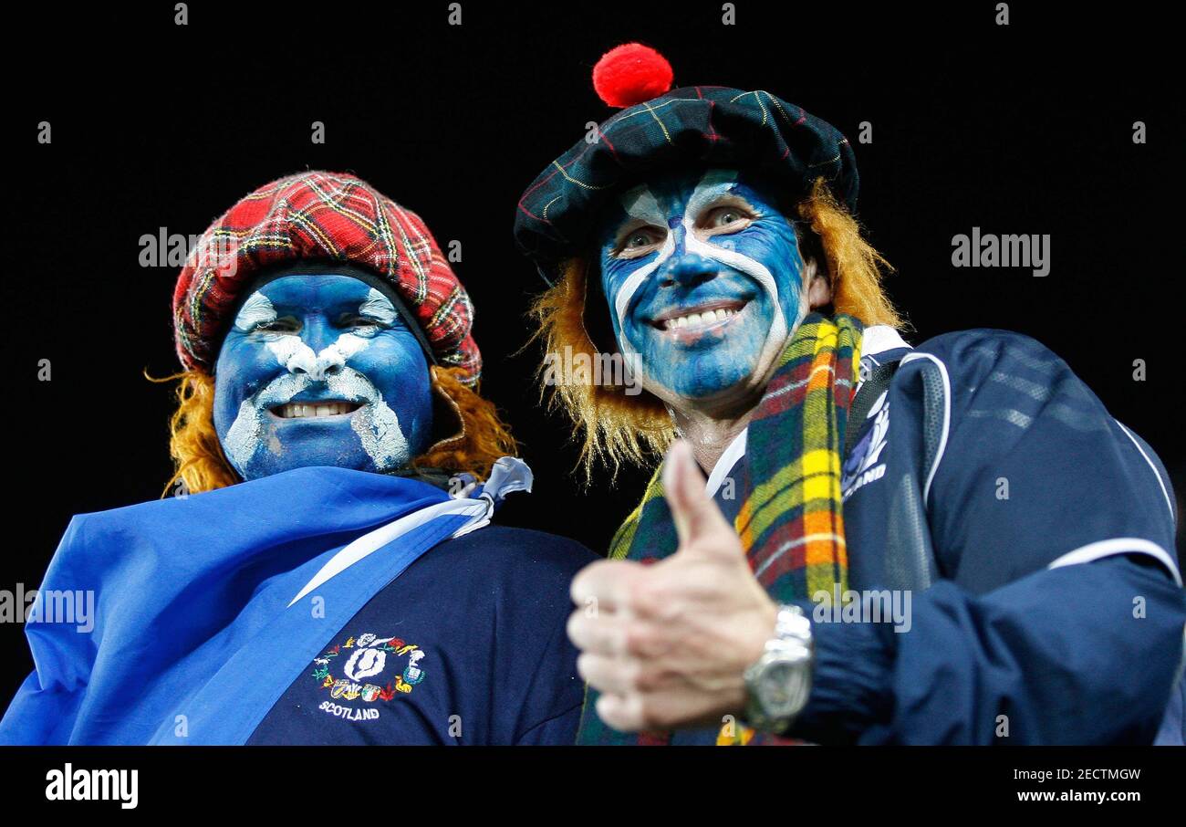 Sport rugby union face paint hi-res stock photography and images - Alamy
