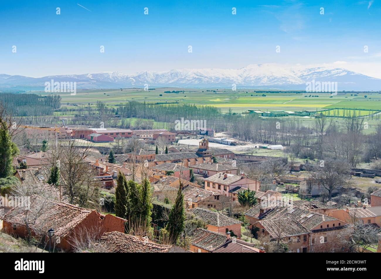 Ayllon village view from the top of a hill and in the background, after the sowing fields, the mountains of the Ayllon massif. province of segovia. Sp Stock Photo