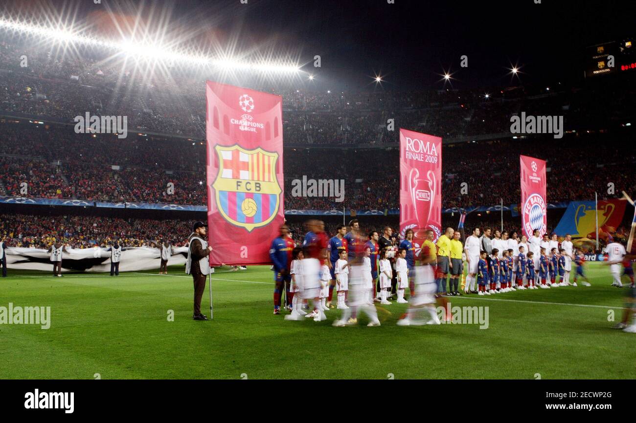 Football - FC Barcelona v Bayern Munich UEFA Champions League Quarter Final  First Leg - The Nou Camp, Barcelona, Spain - 8/4/09 A general view as the  two teams line up before