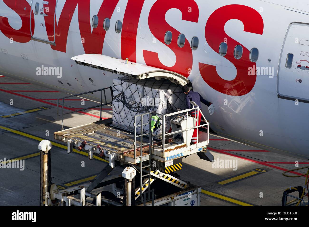 Swiss air lines swiss international air lines tourism hi-res stock  photography and images - Page 2 - Alamy