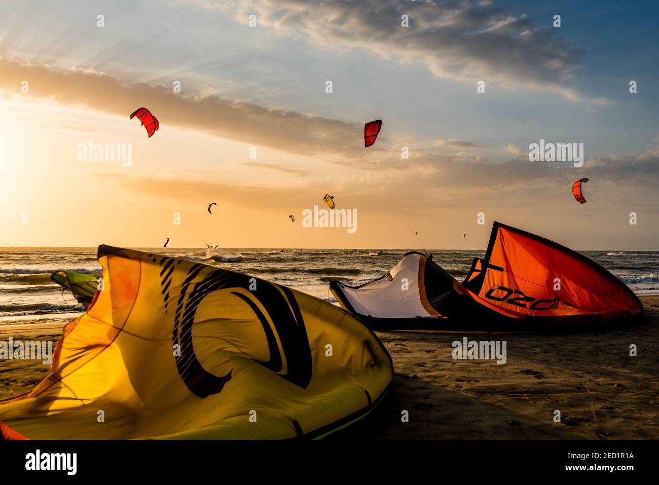 Freeride kitesurfing wallpaper: Could this be a Walk of Shame? | Kite  surfing, Surfing, Kiteboarding