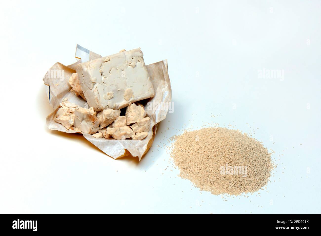 Fresh and dry yeast, baker's yeast, baking ingredient Stock Photo Alamy