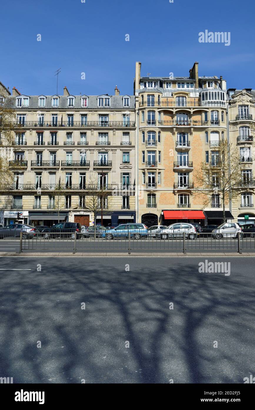 Avenue Charles de Gaulle, Neuilly sur Seine, West Paris, Île-de-France, France, Europe Stock Photo