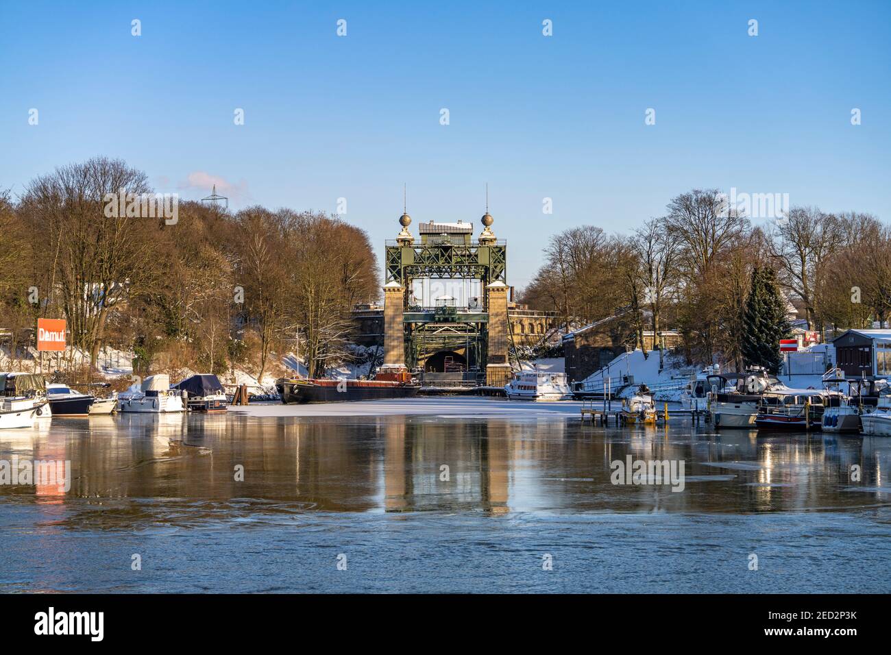 Das alte Schiffshebewerk Henrichenburg am Dortmund-Ems-Kanal in Waltrop, Nordrhein-Westfalen, Deutschland, Europa | Historic Henrichenburg boat lift i Stock Photo