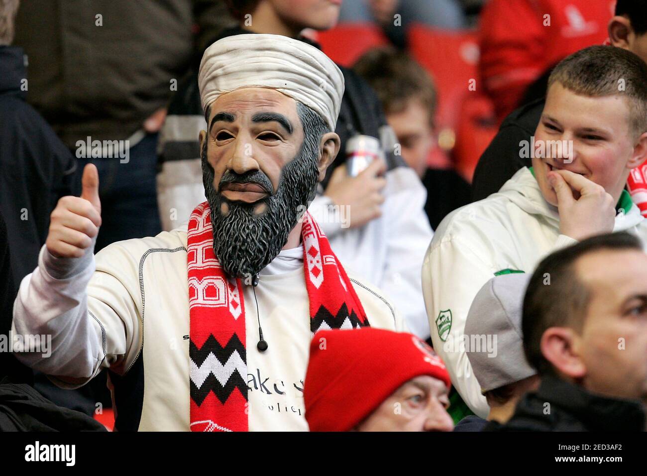 svært Krympe fugtighed Football - Barnsley v Hull City Coca-Cola Football League Championship -  Oakwell - 15/4/08 A Barnsley fan wears an Osama Bin Laden mask Mandatory  Credit: Action Images / Keith Williams Livepic Stock Photo - Alamy