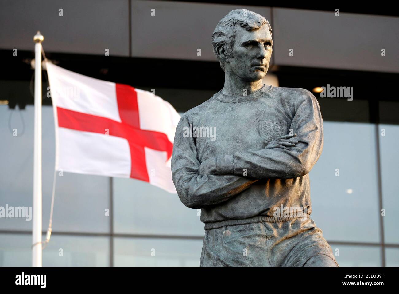 The bobby moore statue outside of wembley stadium hires stock photography and images Alamy