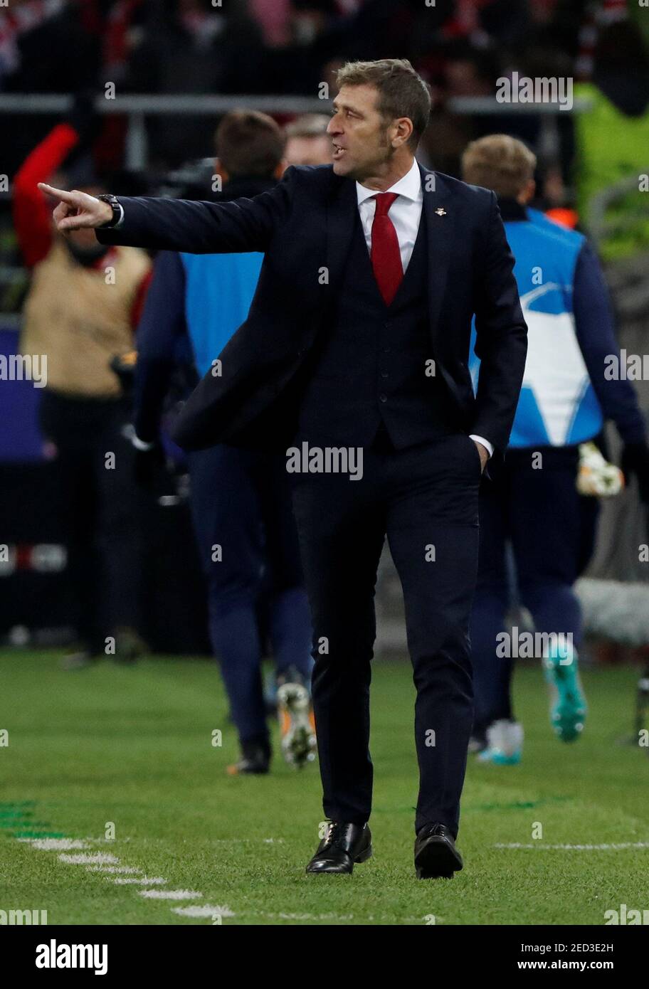 Soccer Football - Champions League - Spartak Moscow vs Sevilla - Otkrytiye  Arena, Moscow, Russia - October 17, 2017 Spartak Moscow coach Massimo  Carrera gestures REUTERS/Grigory Dukor Stock Photo - Alamy