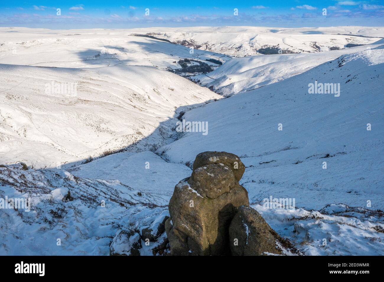 Winter views of the snow covered Dark Peak moorland from the northern edge of Kinder Scout. Peak District National Park, UK, Stock Photo