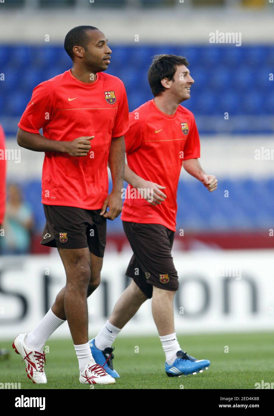 Football - FC Barcelona Champions League Final Training - Olympic Stadium,  Rome, Italy - 26/5/09 Barcelona's Thierry Henry (L) and Lionel Messi during  training Mandatory Credit: Action Images / John Sibley Livepic Stock Photo  - Alamy
