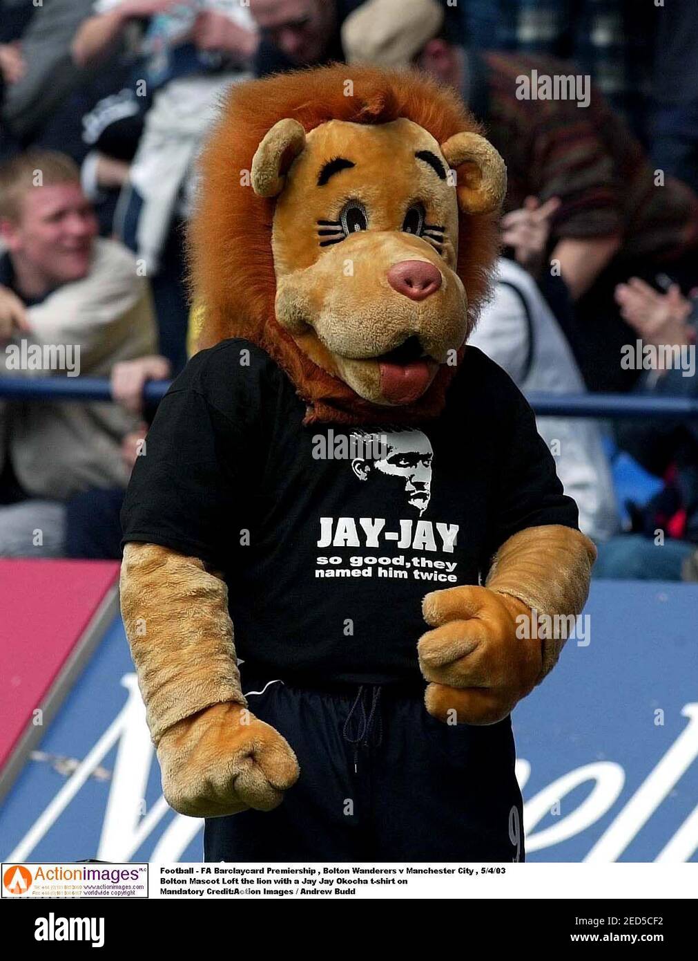 Football Fa Barclaycard Premiership Bolton Wanderers V Manchester City 5 4 03 Bolton Mascot Loft The Lion With A Jay Jay Okocha T Shirt On Mandatory Credit Action Images Andrew Budd Stock Photo Alamy Football Fa Barclaycard Premiership Bolton Wanderers V Manchester City 5 4 03 Bolton Mascot Loft The Lion With A Jay Jay Okocha T Shirt On Mandatory Credit Action Images Andrew Budd Stock Photo Alamy