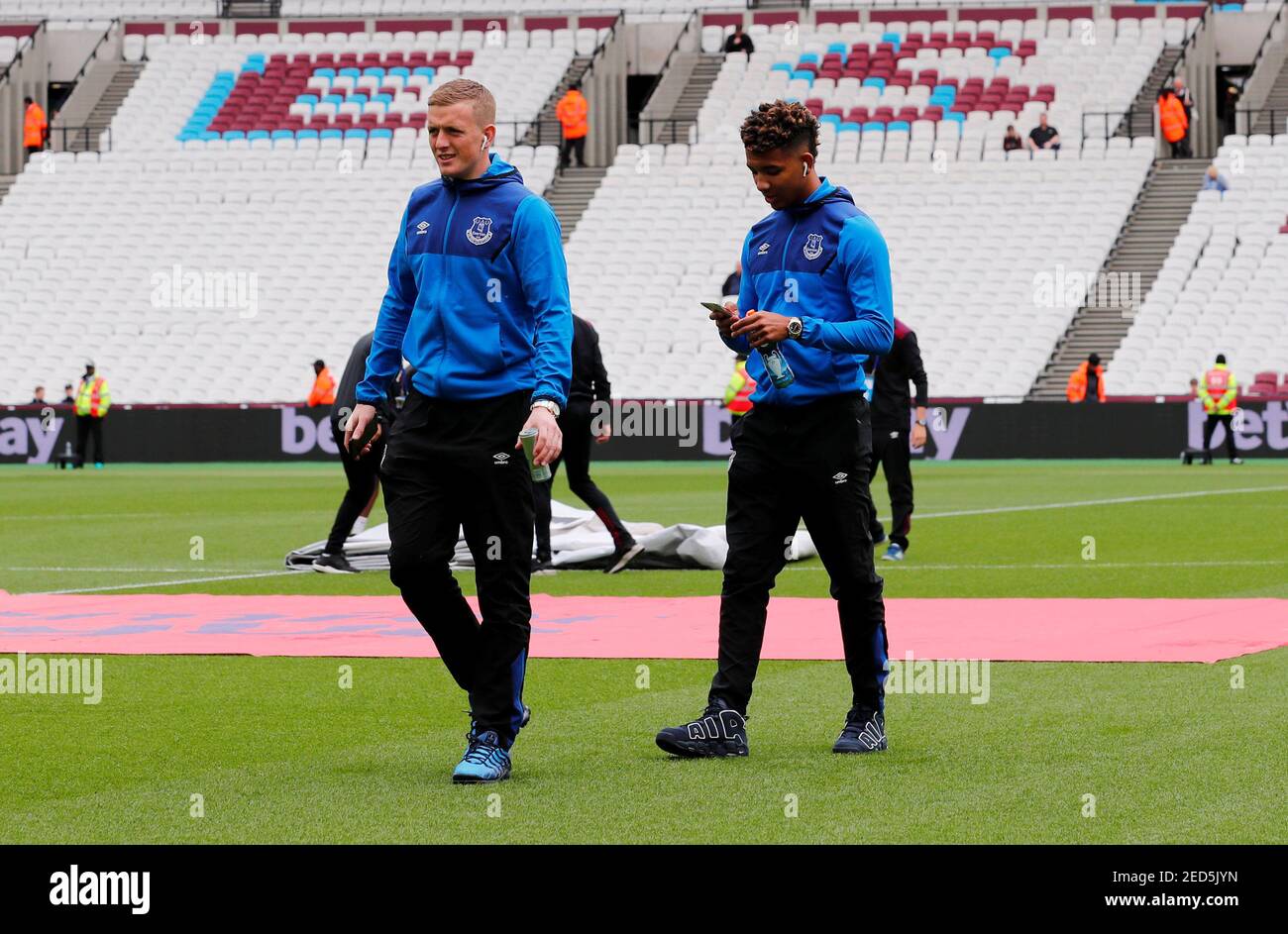 Soccer Football - Premier League - West Ham United vs Everton - London Stadium, London, Britain - May 13, 2018   Everton's Jordan Pickford and Mason Holgate on the pitch before the match    REUTERS/Eddie Keogh    EDITORIAL USE ONLY. No use with unauthorized audio, video, data, fixture lists, club/league logos or 'live' services. Online in-match use limited to 75 images, no video emulation. No use in betting, games or single club/league/player publications.  Please contact your account representative for further details. Stock Photo