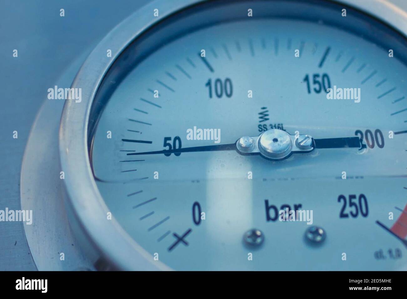 Monitoring and metering devices on the drilling platform, pressure